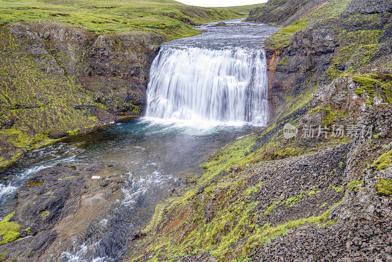 Thorufoss (Þórufoss)欧洲美丽独特的岛国冰岛的瀑布